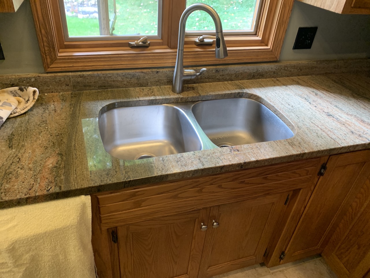 Under-mount sink in granite countertop before Mr.Countertops Replaced it in Wooster, OH