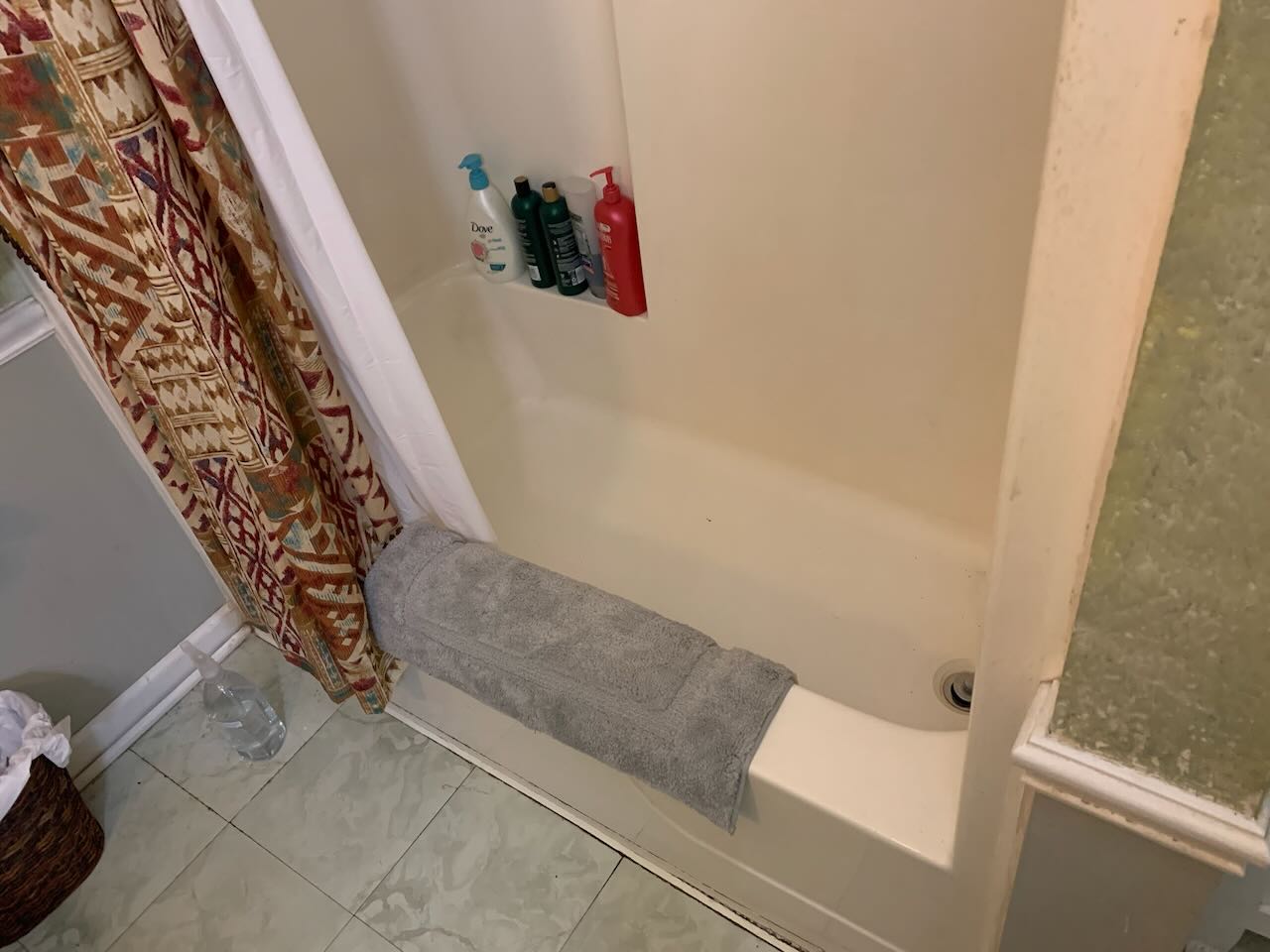 Outdated Bathroom Before Bathtub replacement in Medina, OH